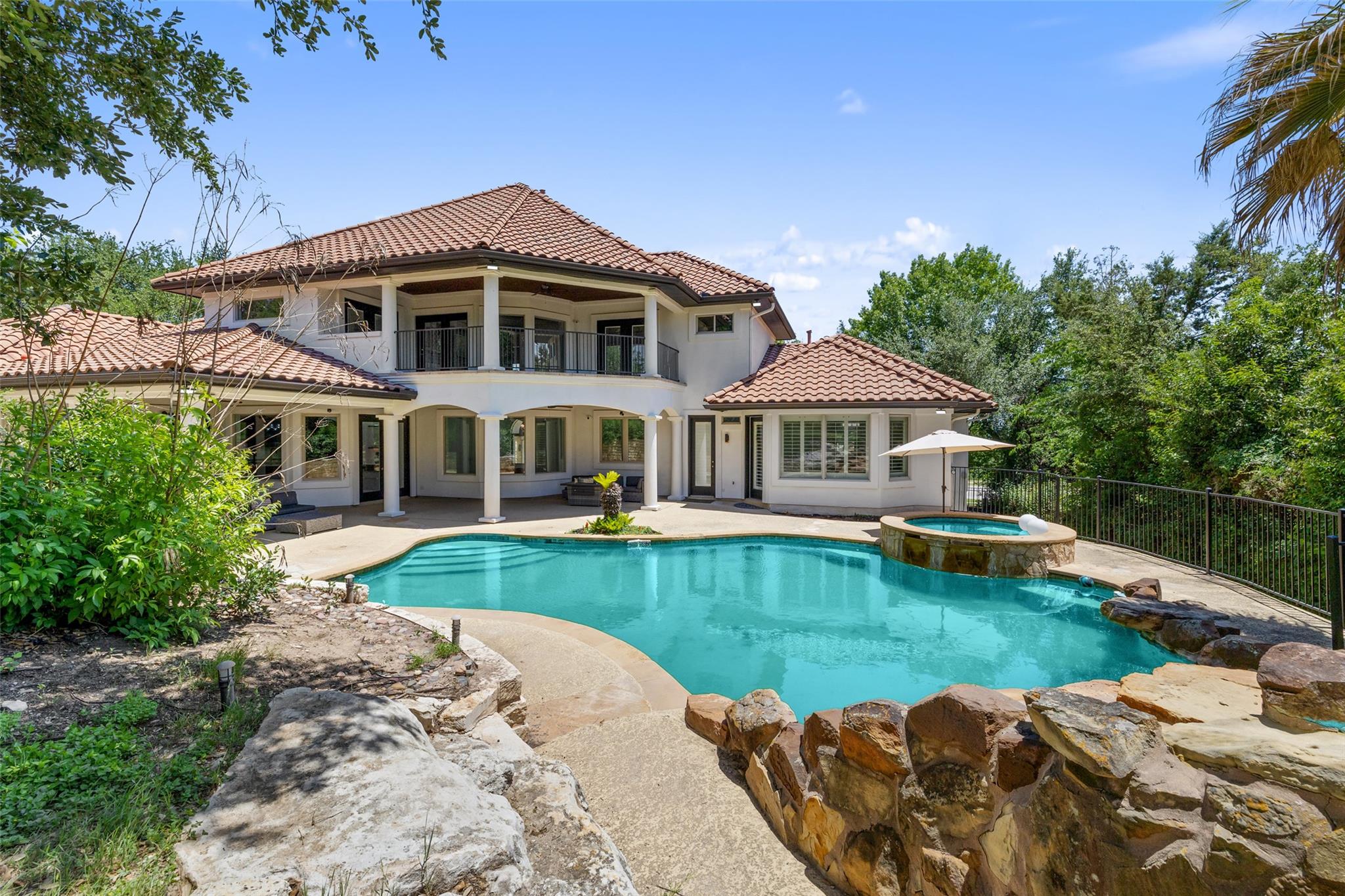 2404 University Club Dr, Austin, TX 78732