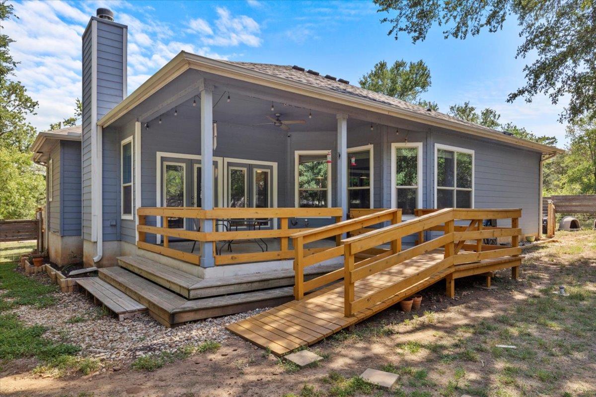 227 Kaelepulu Dr, Bastrop, TX 78602