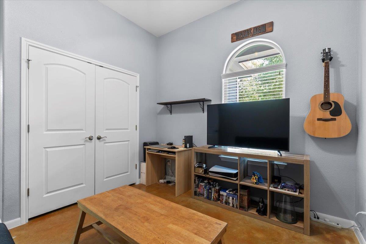 227 Kaelepulu Dr, Bastrop, TX 78602