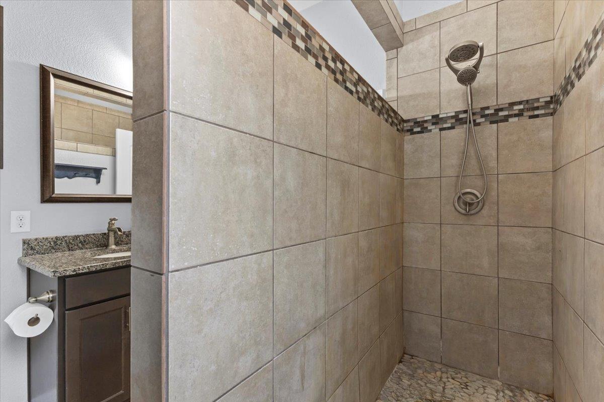 227 Kaelepulu Dr, Bastrop, TX 78602