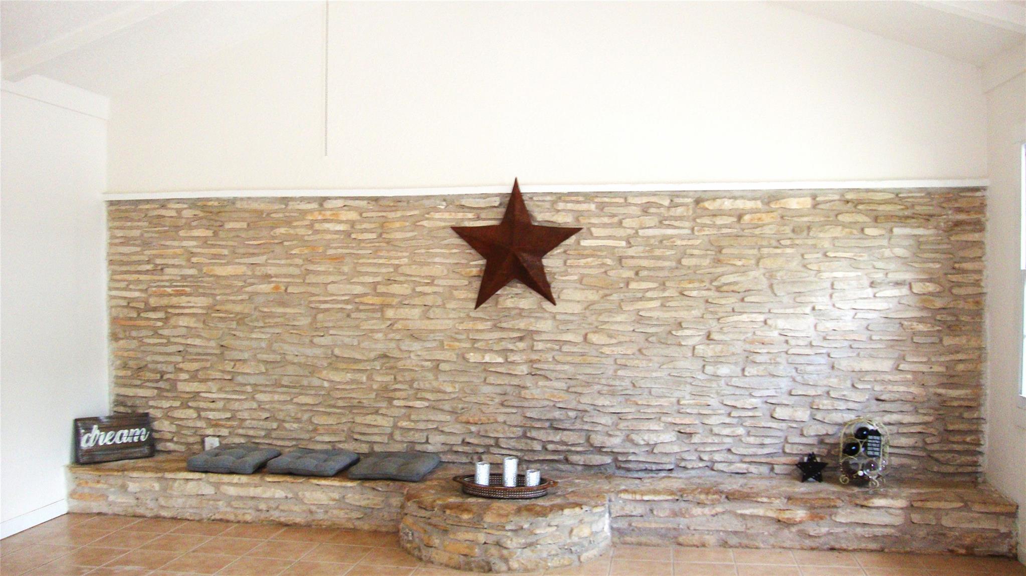 18311 Redbud Ln, Jonestown, TX 78645