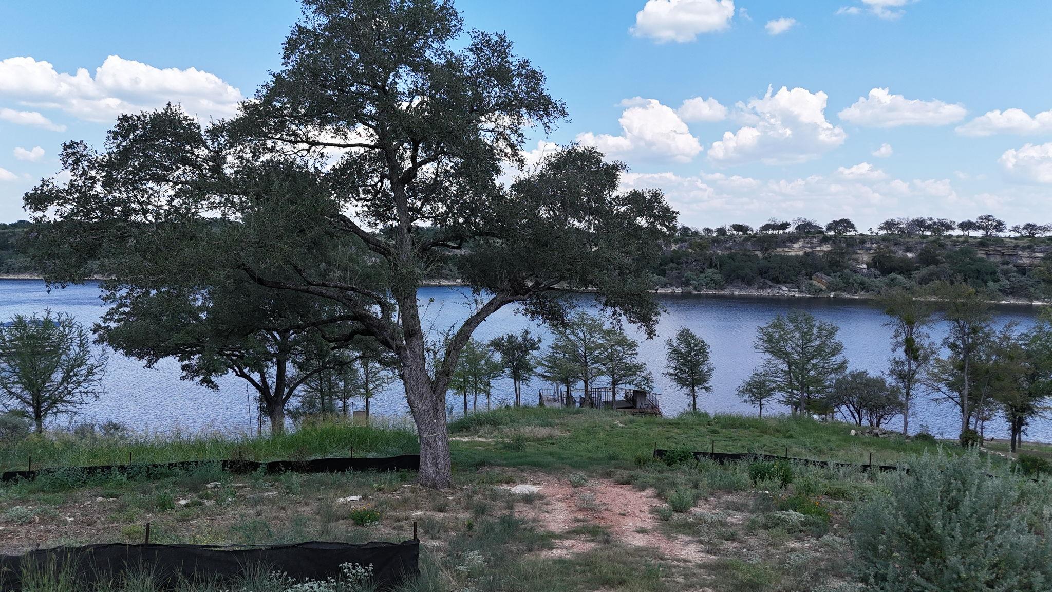 1013 Lake Shore Dr, Spicewood, TX 78669