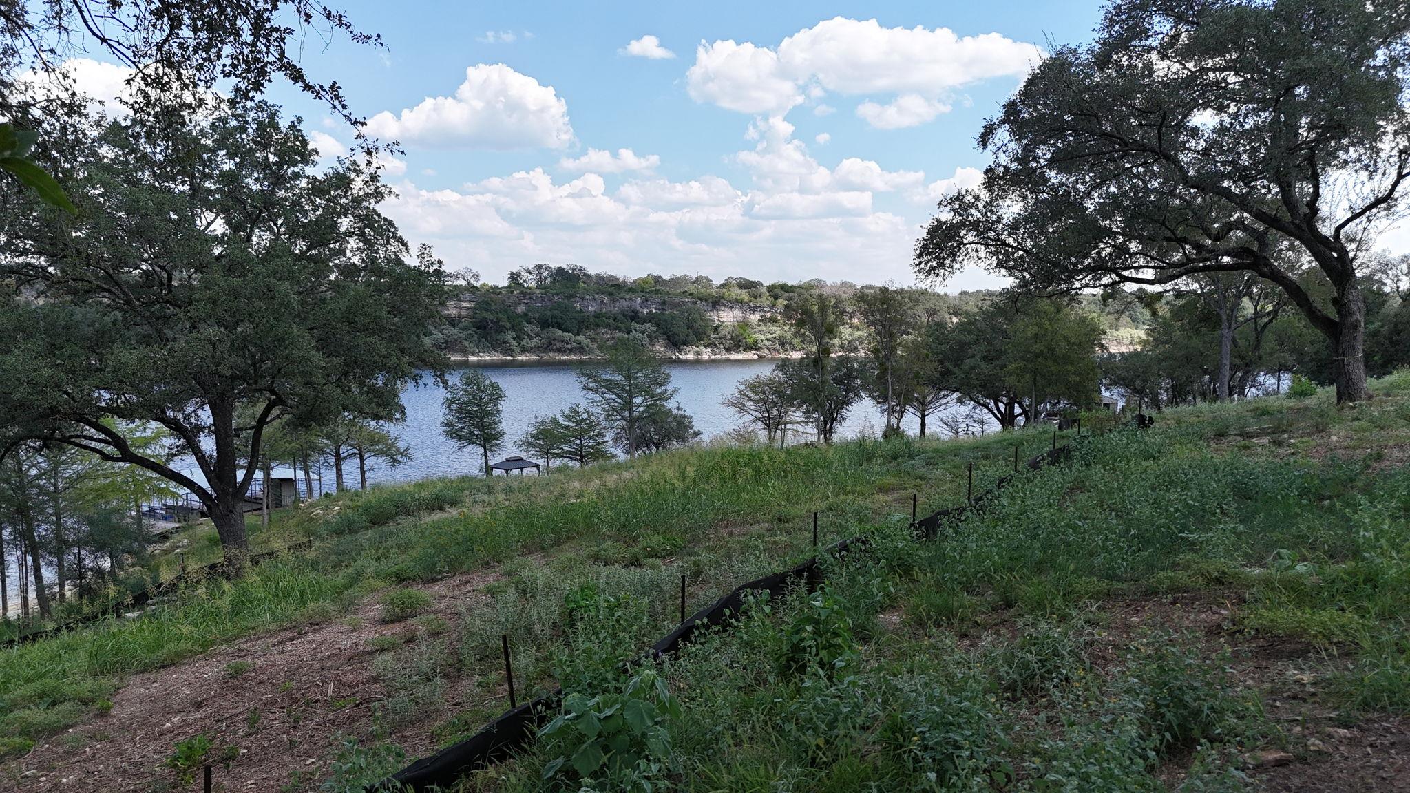 1013 Lake Shore Dr, Spicewood, TX 78669