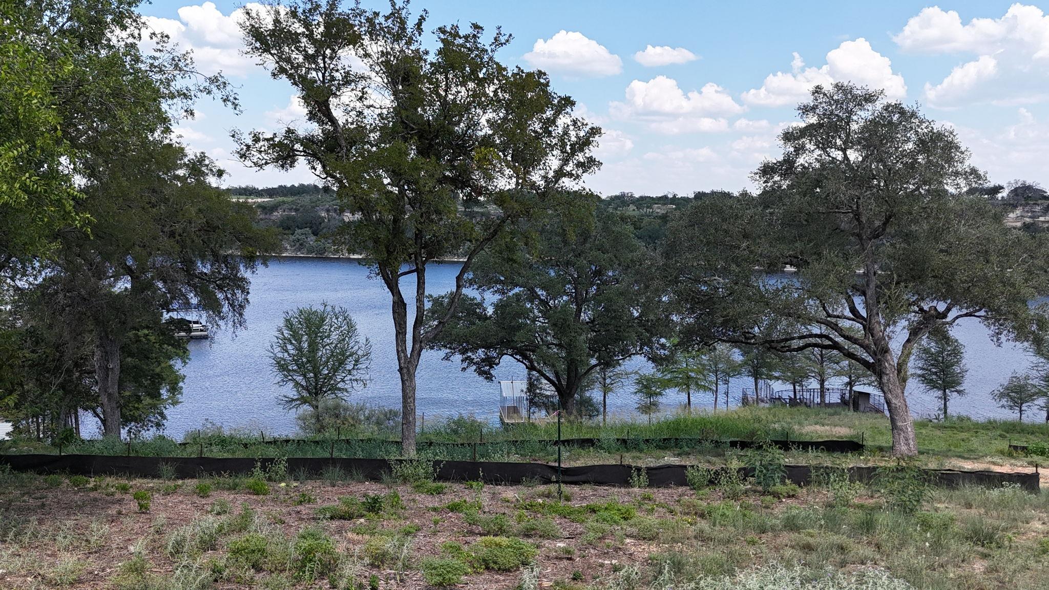 1013 Lake Shore Dr, Spicewood, TX 78669