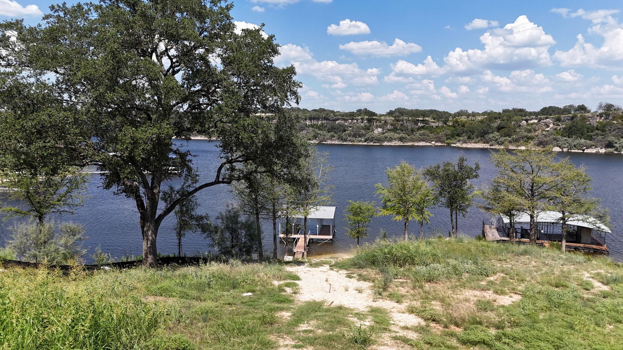 1013 Lake Shore Dr, Spicewood, TX 78669