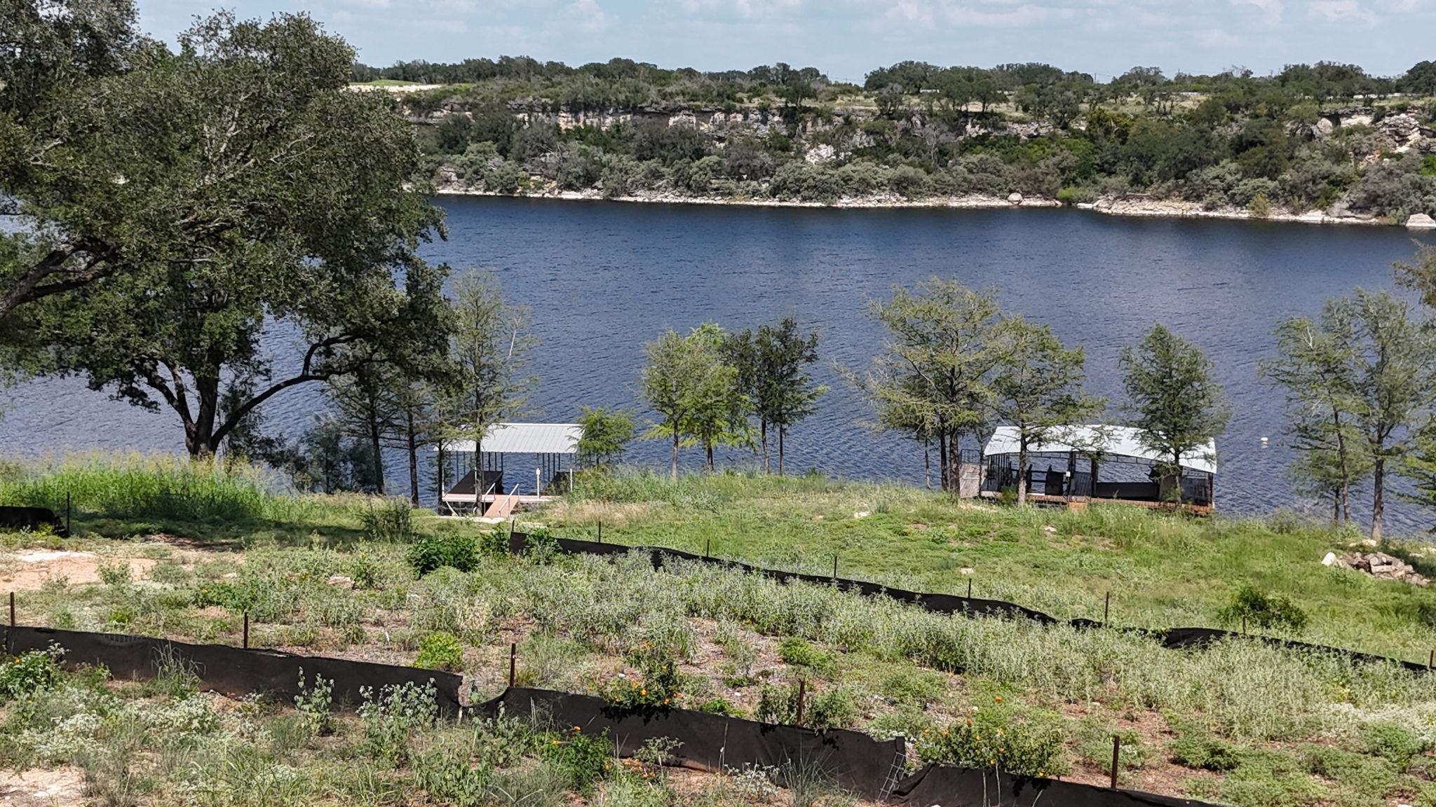 1013 Lake Shore Dr, Spicewood, TX 78669