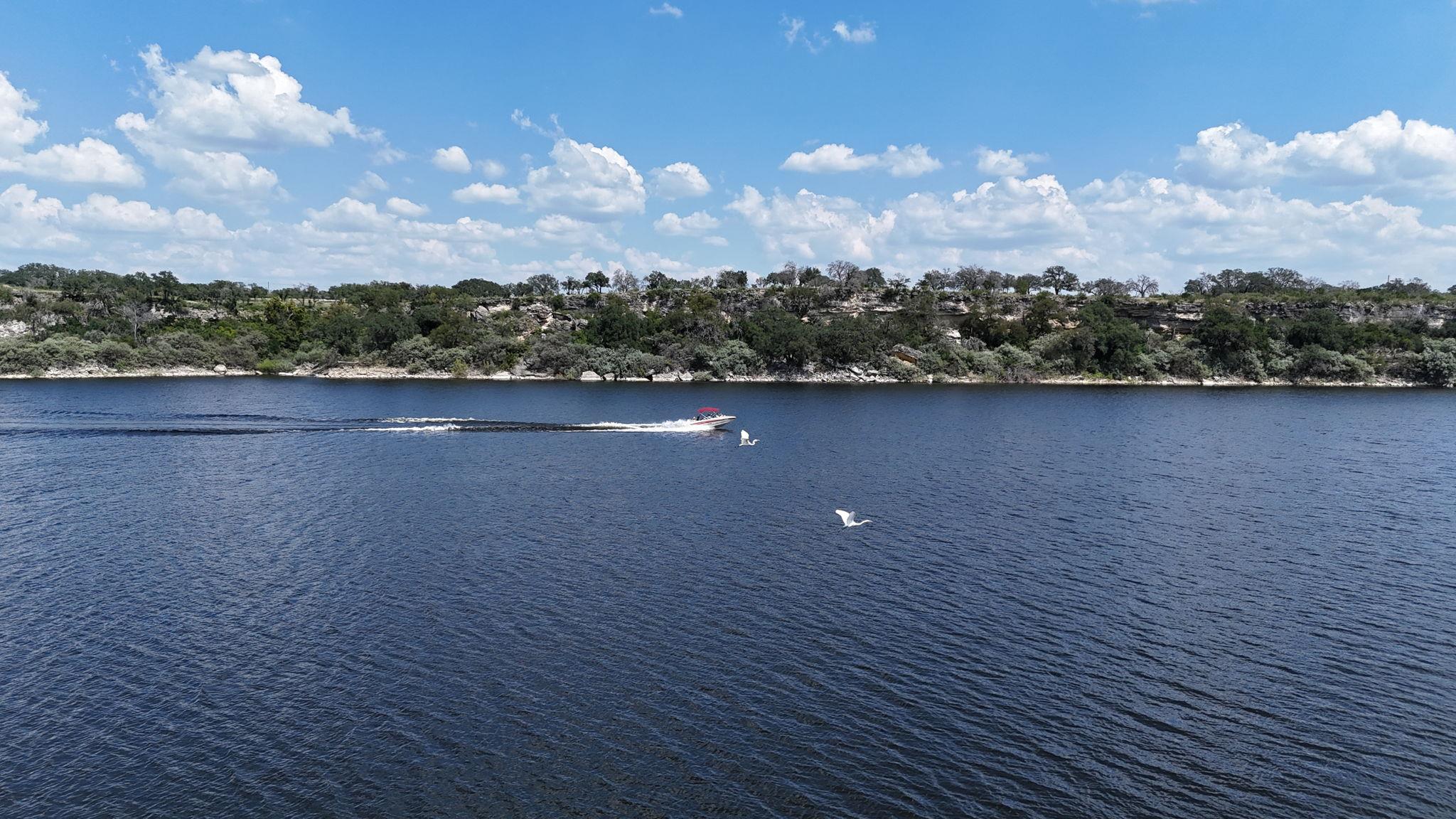 1013 Lake Shore Dr, Spicewood, TX 78669