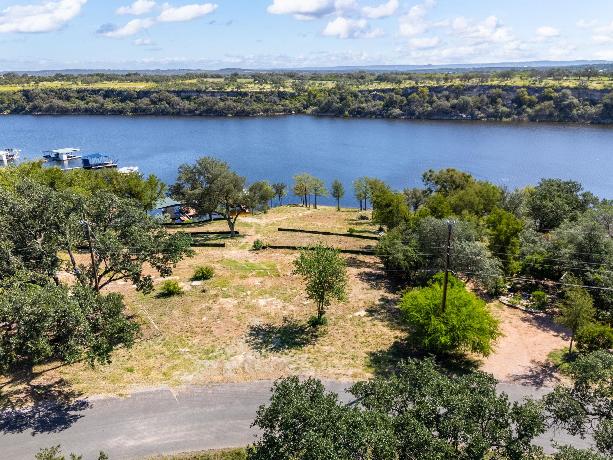 1013 Lake Shore Dr, Spicewood, TX 78669