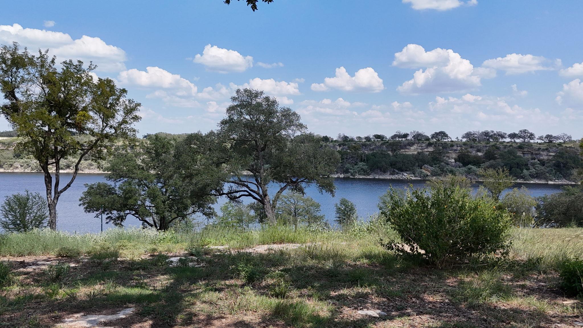 1013 Lake Shore Dr, Spicewood, TX 78669