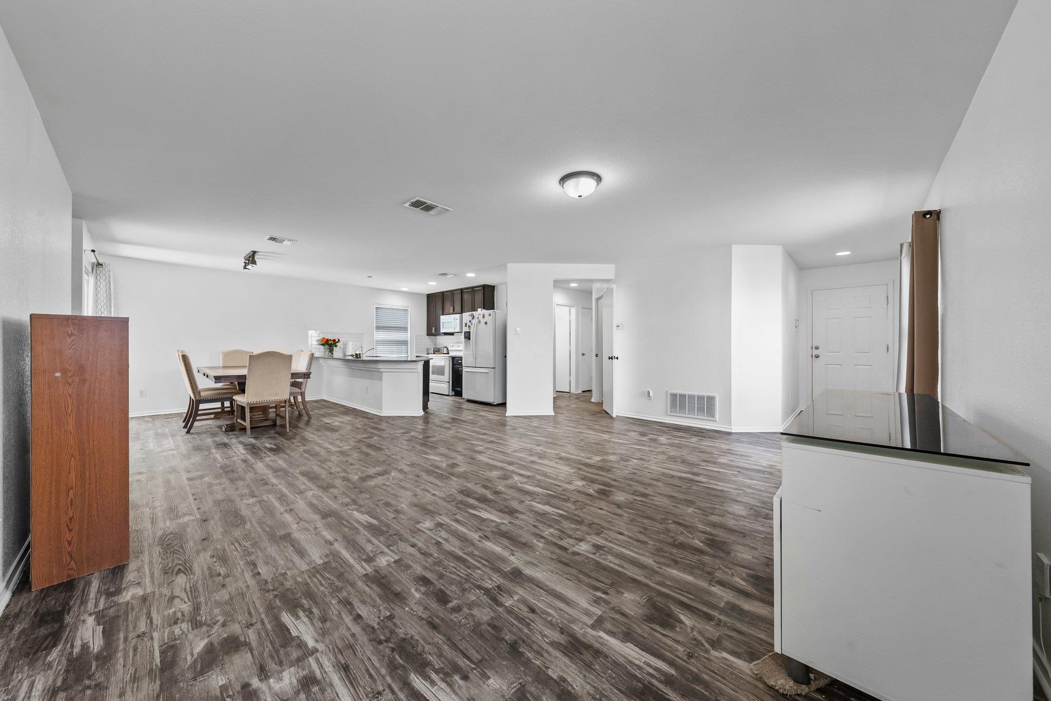 607 Big Bend Trl, Taylor, TX 76574