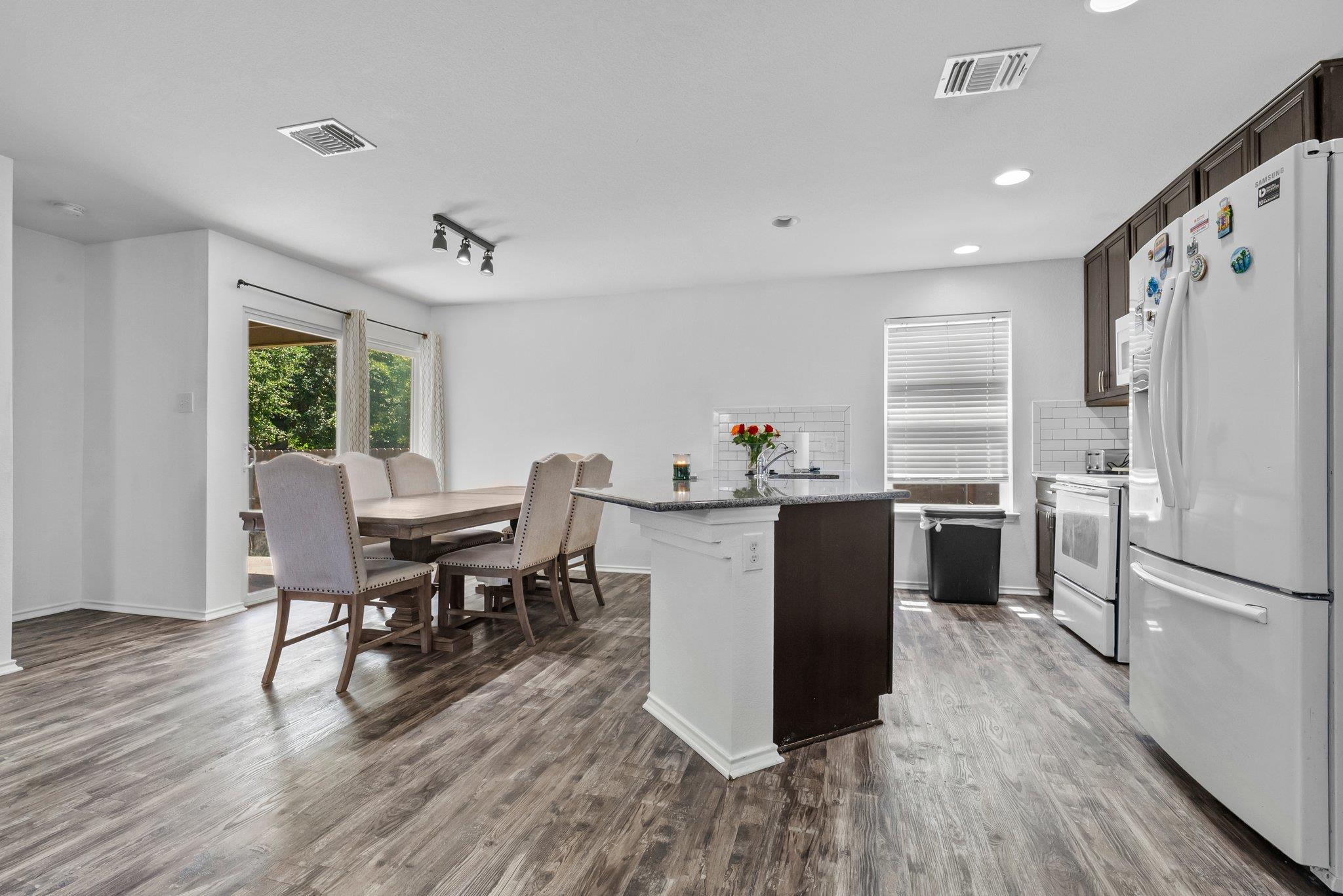 607 Big Bend Trl, Taylor, TX 76574