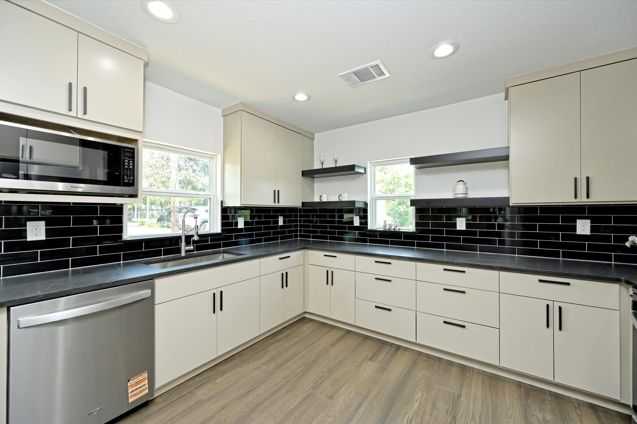 710 E 2nd St, Elgin, TX 78621