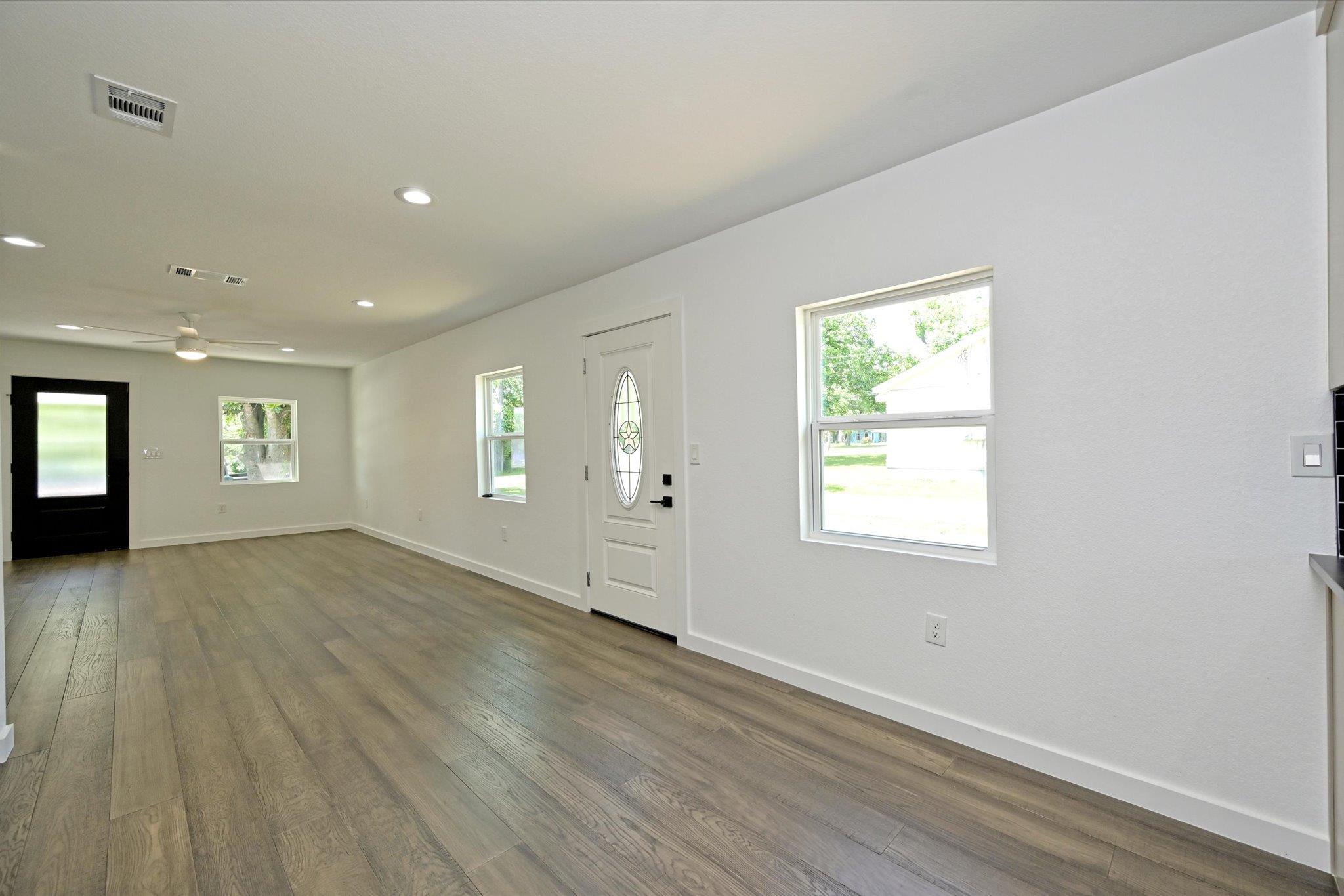 710 E 2nd St, Elgin, TX 78621