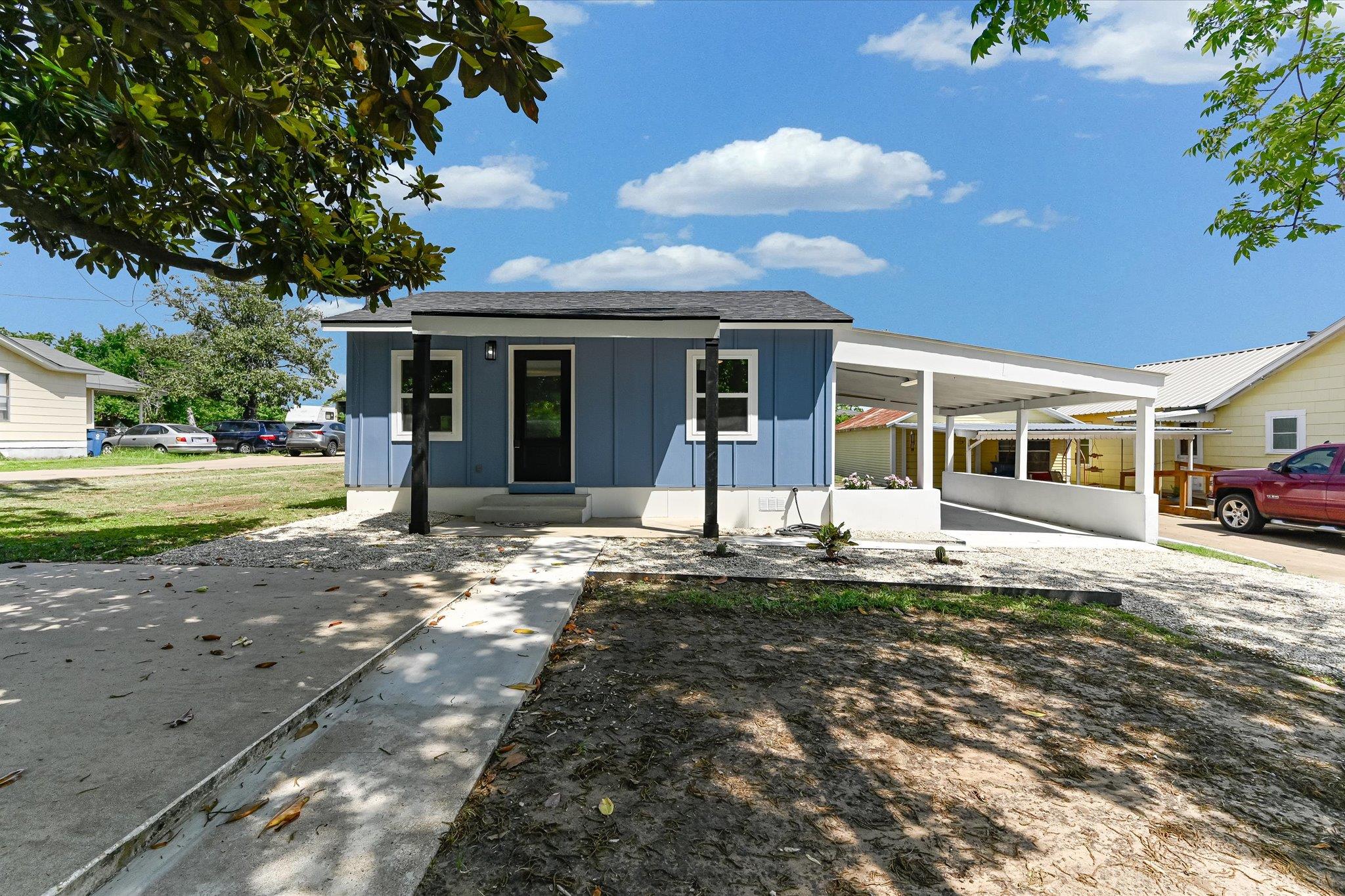 710 E 2nd St, Elgin, TX 78621