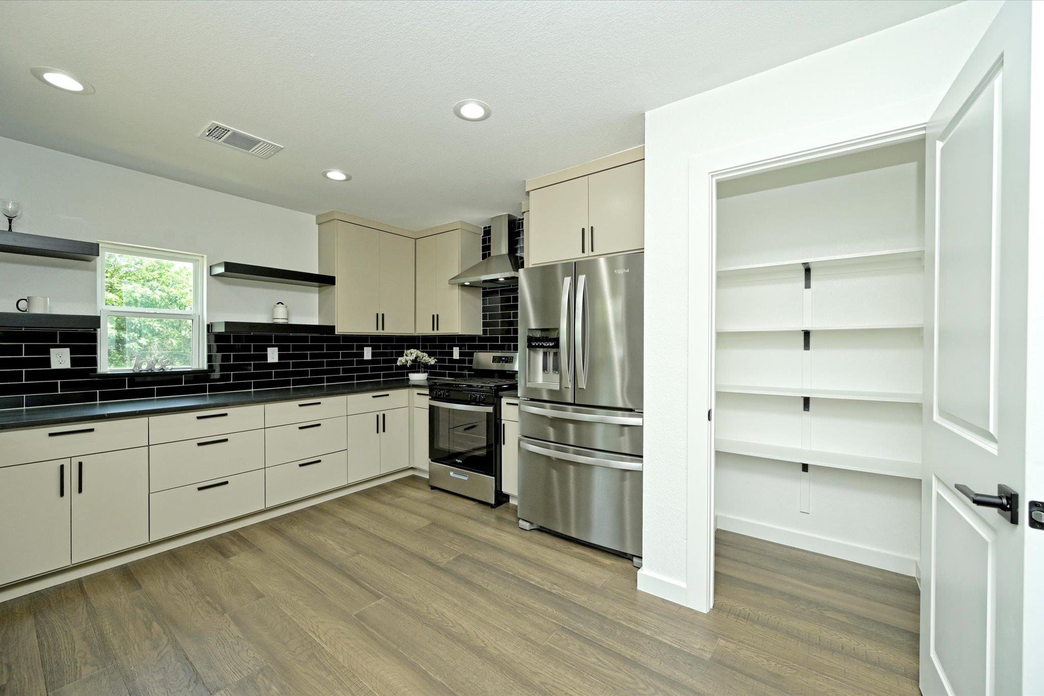 710 E 2nd St, Elgin, TX 78621