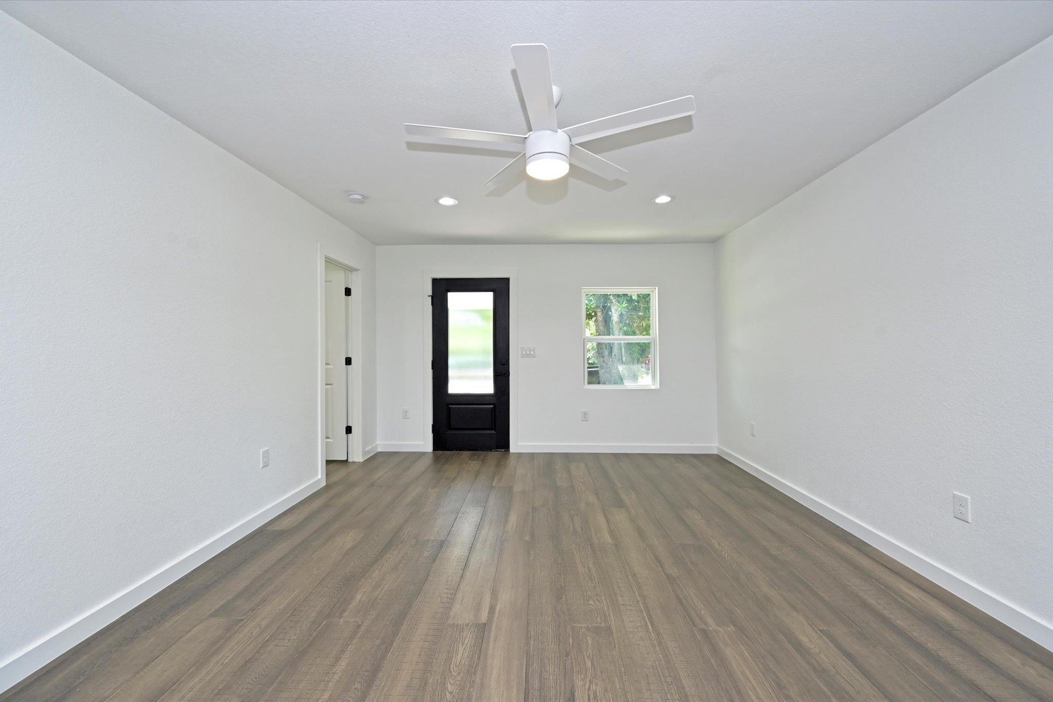 710 E 2nd St, Elgin, TX 78621