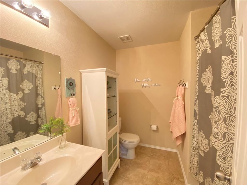200 Kingfisher Ln, Leander, TX 78641