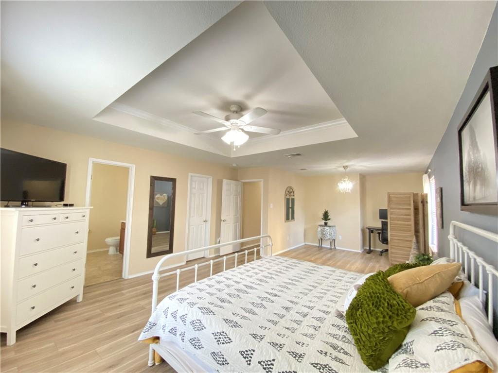200 Kingfisher Ln, Leander, TX 78641