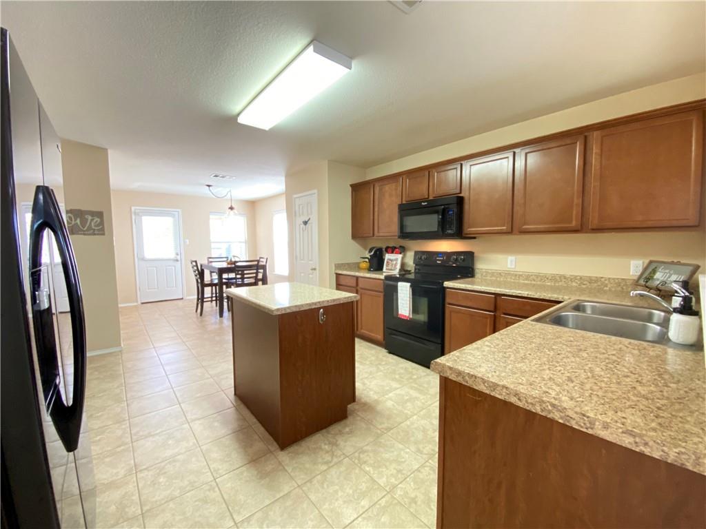 200 Kingfisher Ln, Leander, TX 78641