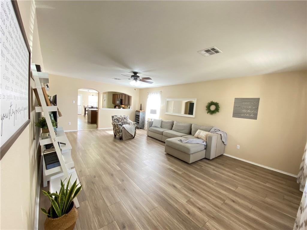 200 Kingfisher Ln, Leander, TX 78641