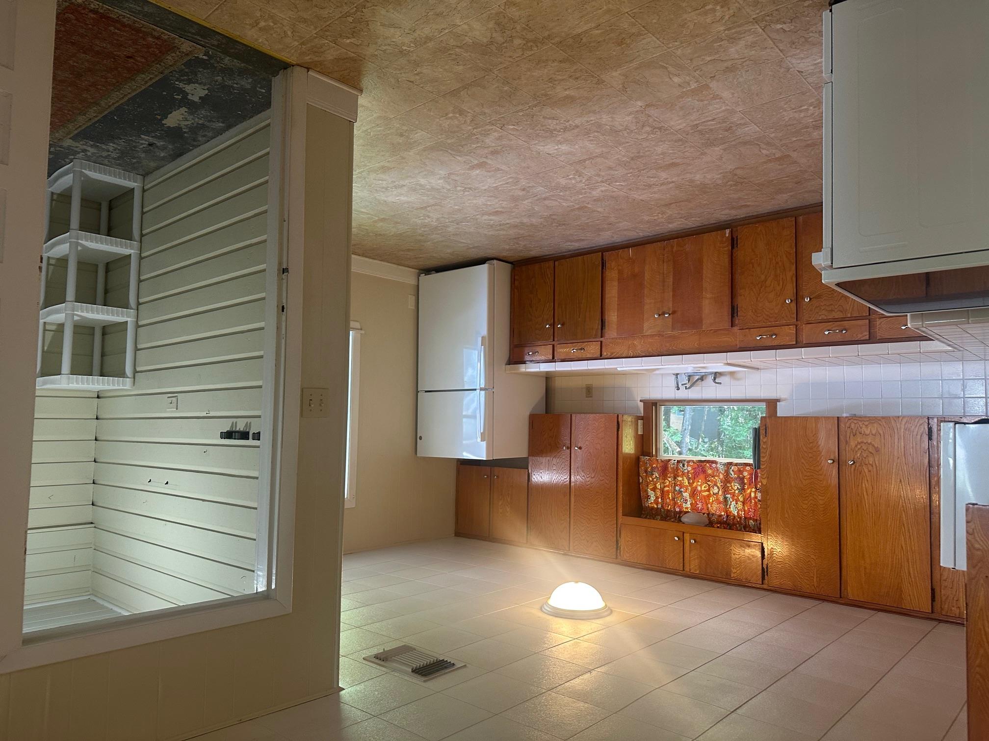 762 E Walnut St, La Grange, TX 78945