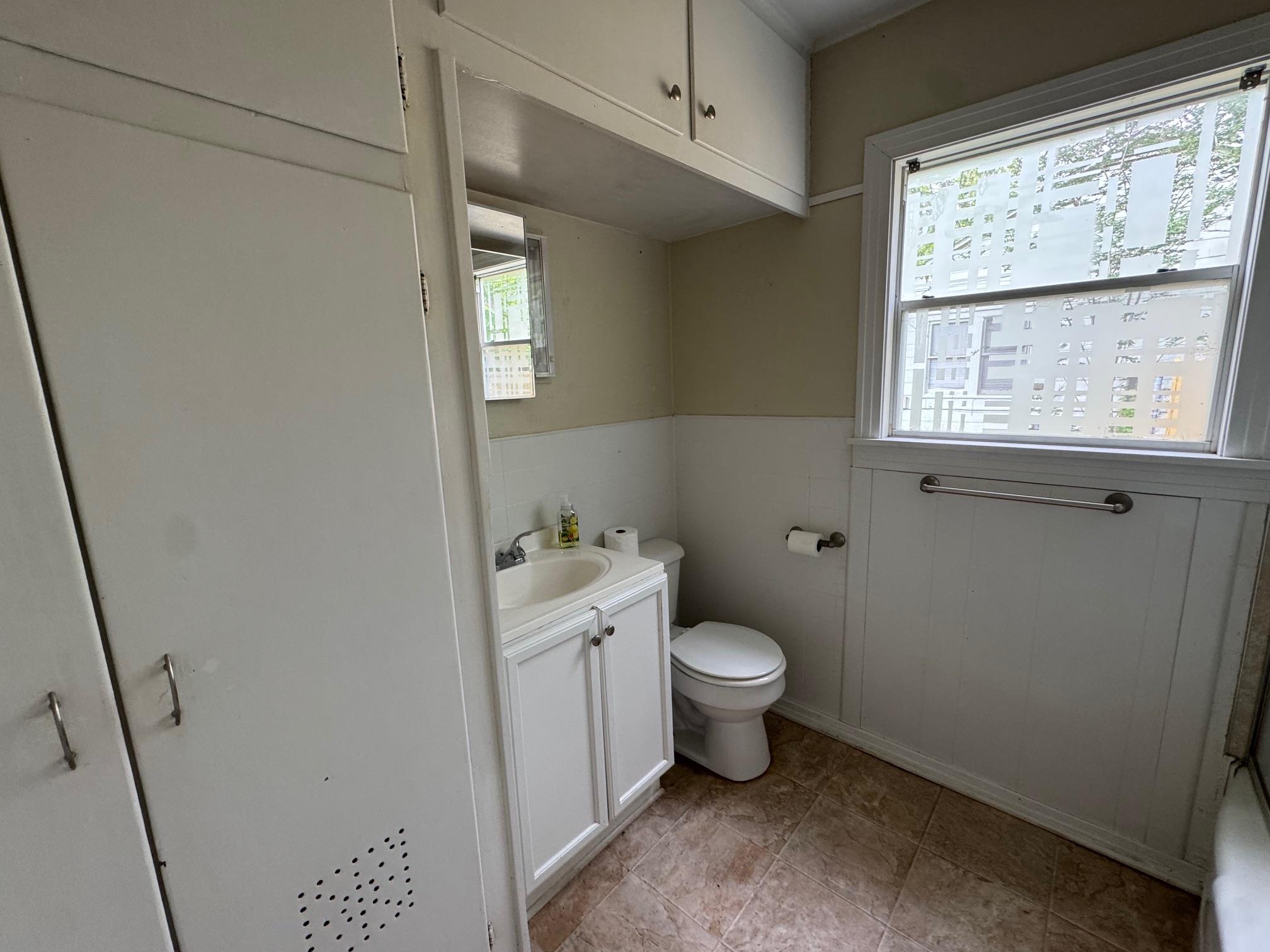 762 E Walnut St, La Grange, TX 78945