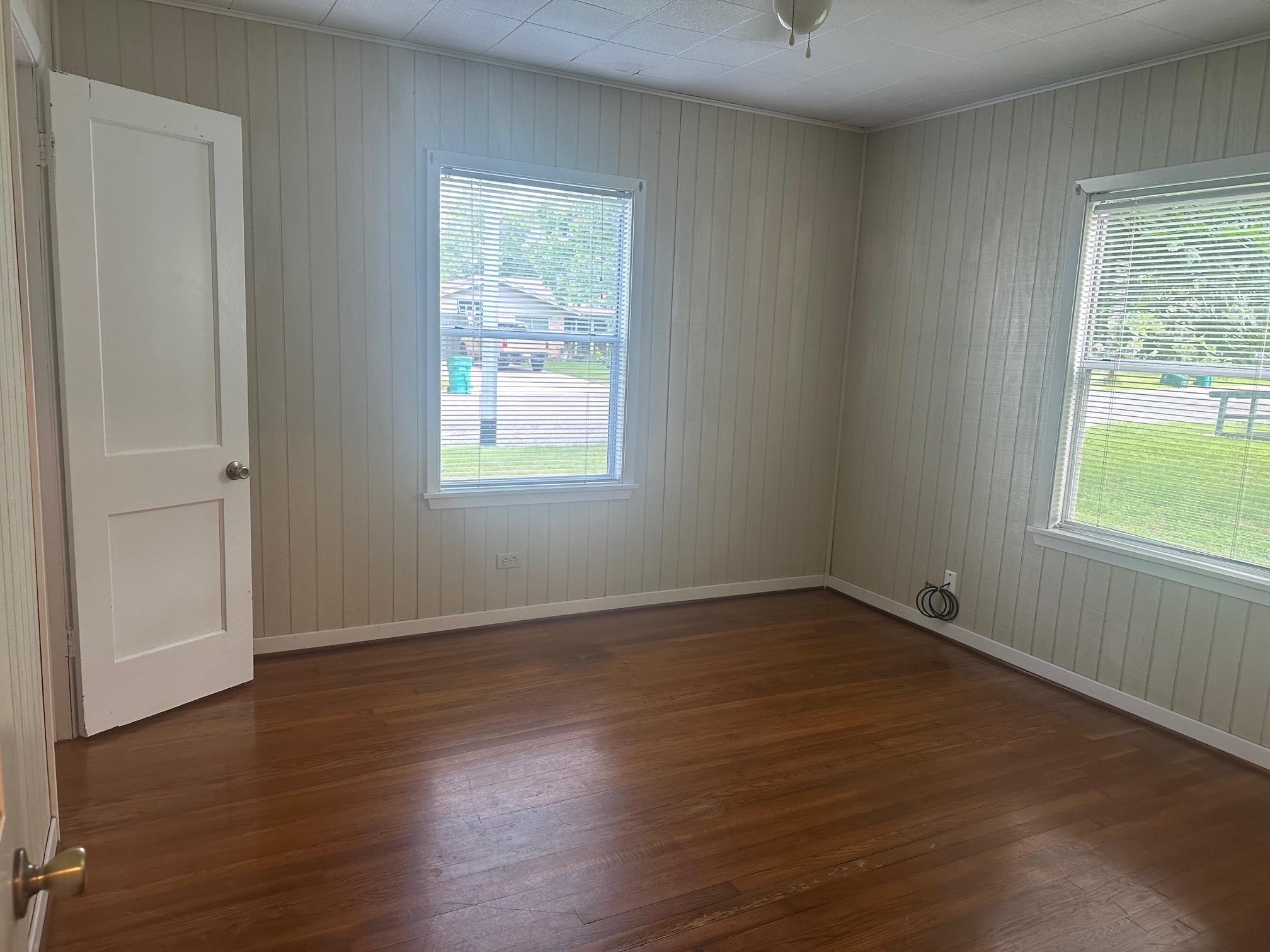 762 E Walnut St, La Grange, TX 78945