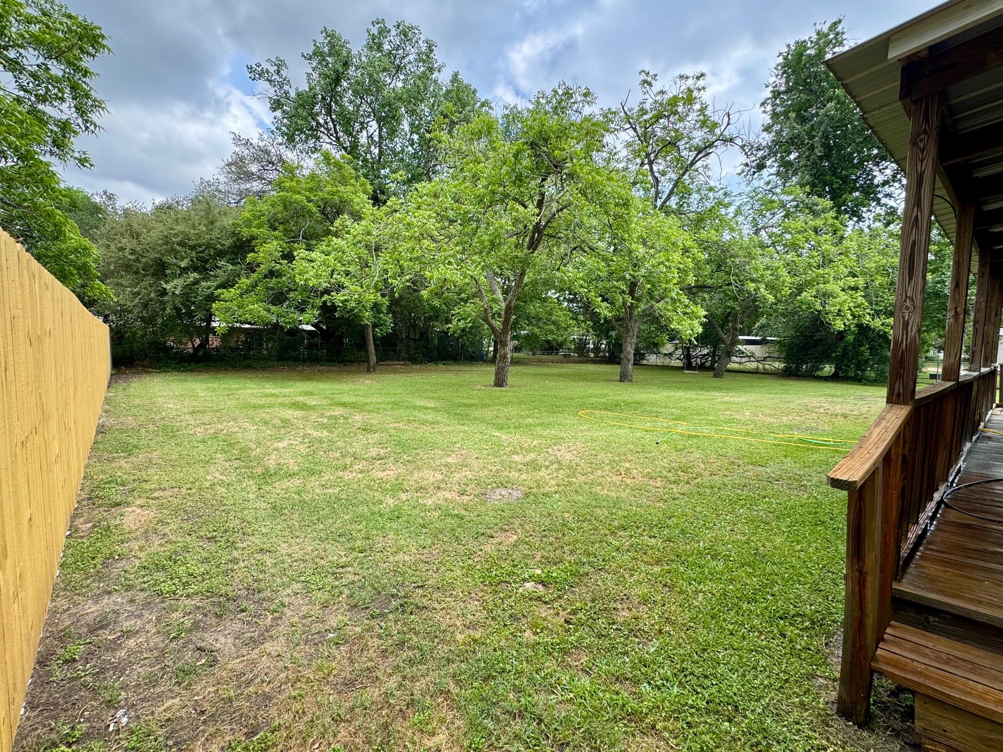 762 E Walnut St, La Grange, TX 78945