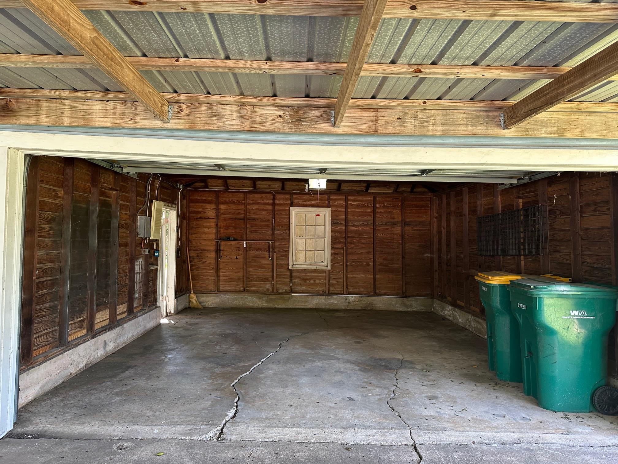 762 E Walnut St, La Grange, TX 78945