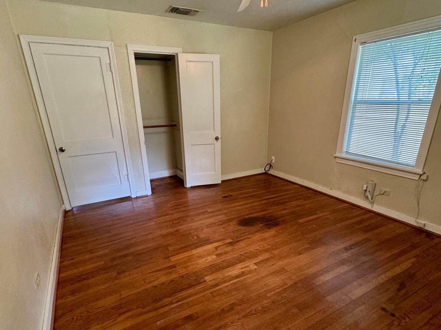 762 E Walnut St, La Grange, TX 78945