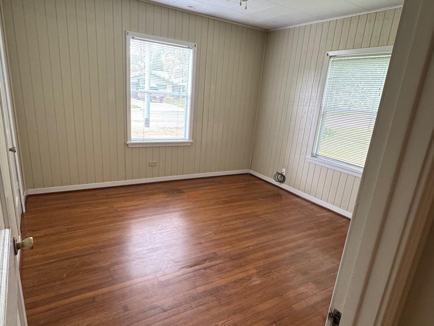 762 E Walnut St, La Grange, TX 78945