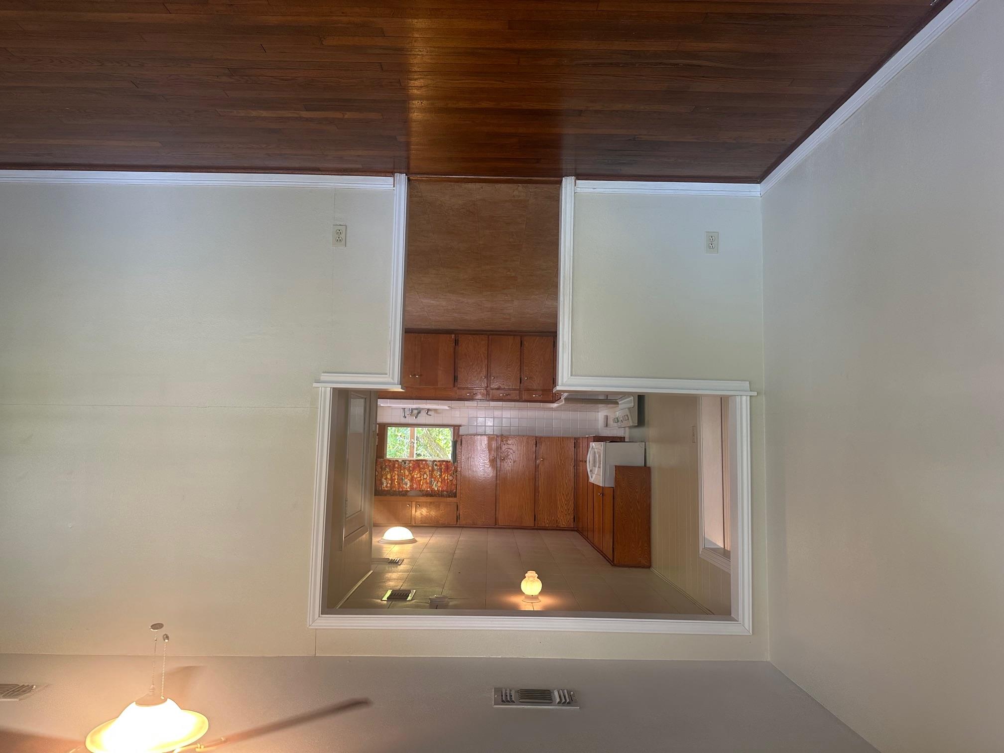 762 E Walnut St, La Grange, TX 78945