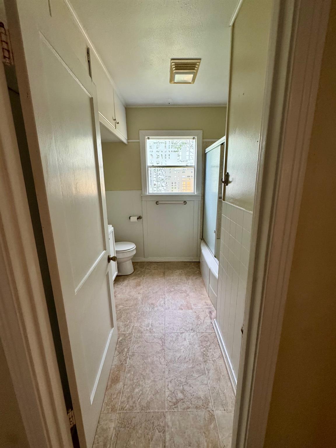 762 E Walnut St, La Grange, TX 78945