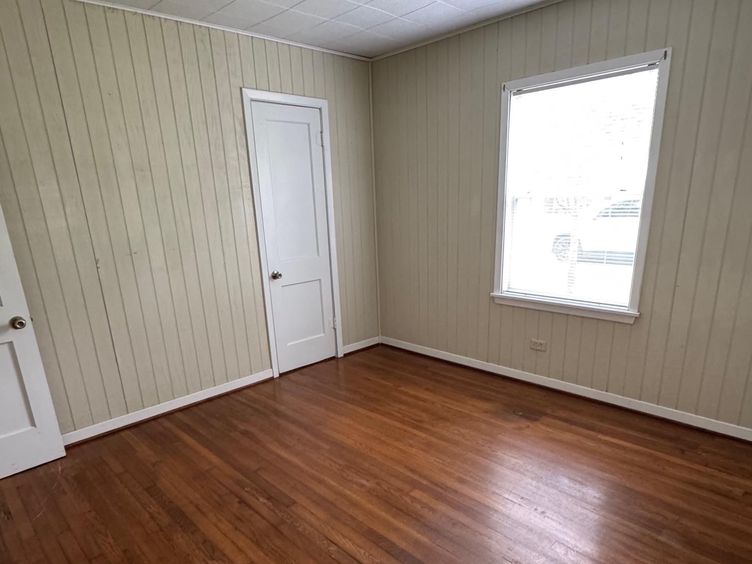 762 E Walnut St, La Grange, TX 78945