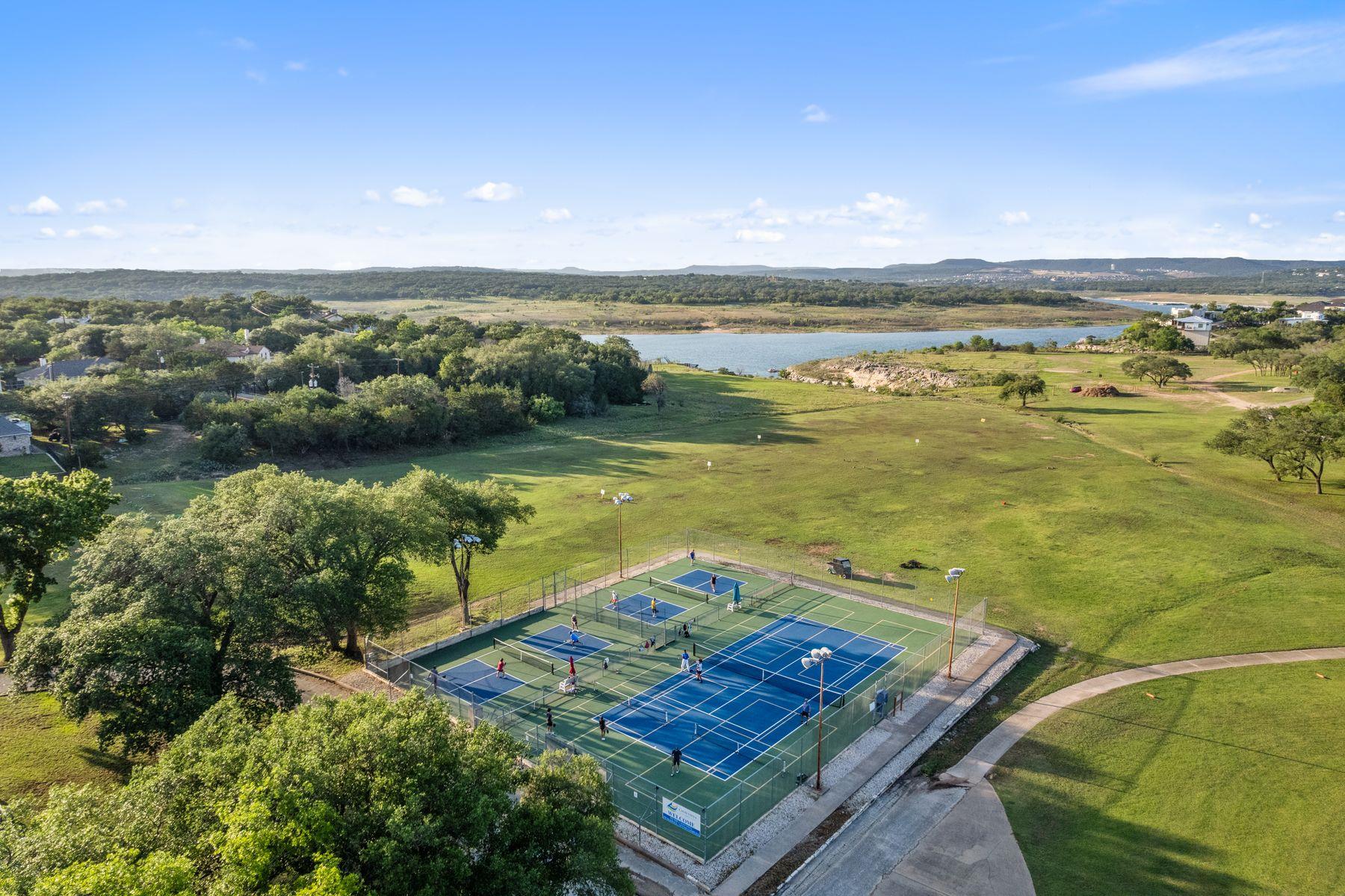 20704 Leaning Oak Dr, Lago Vista, TX 78645