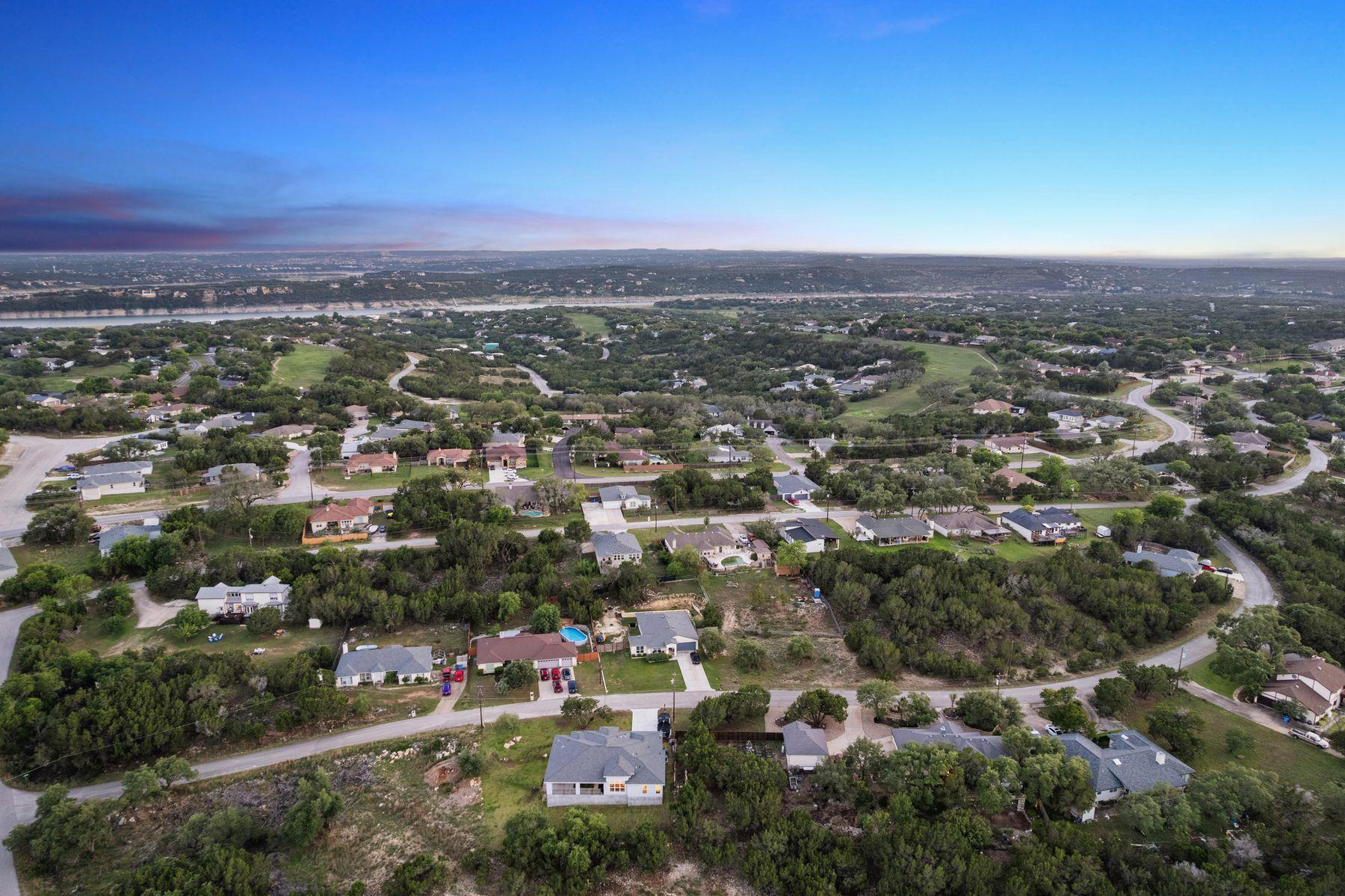20704 Leaning Oak Dr, Lago Vista, TX 78645