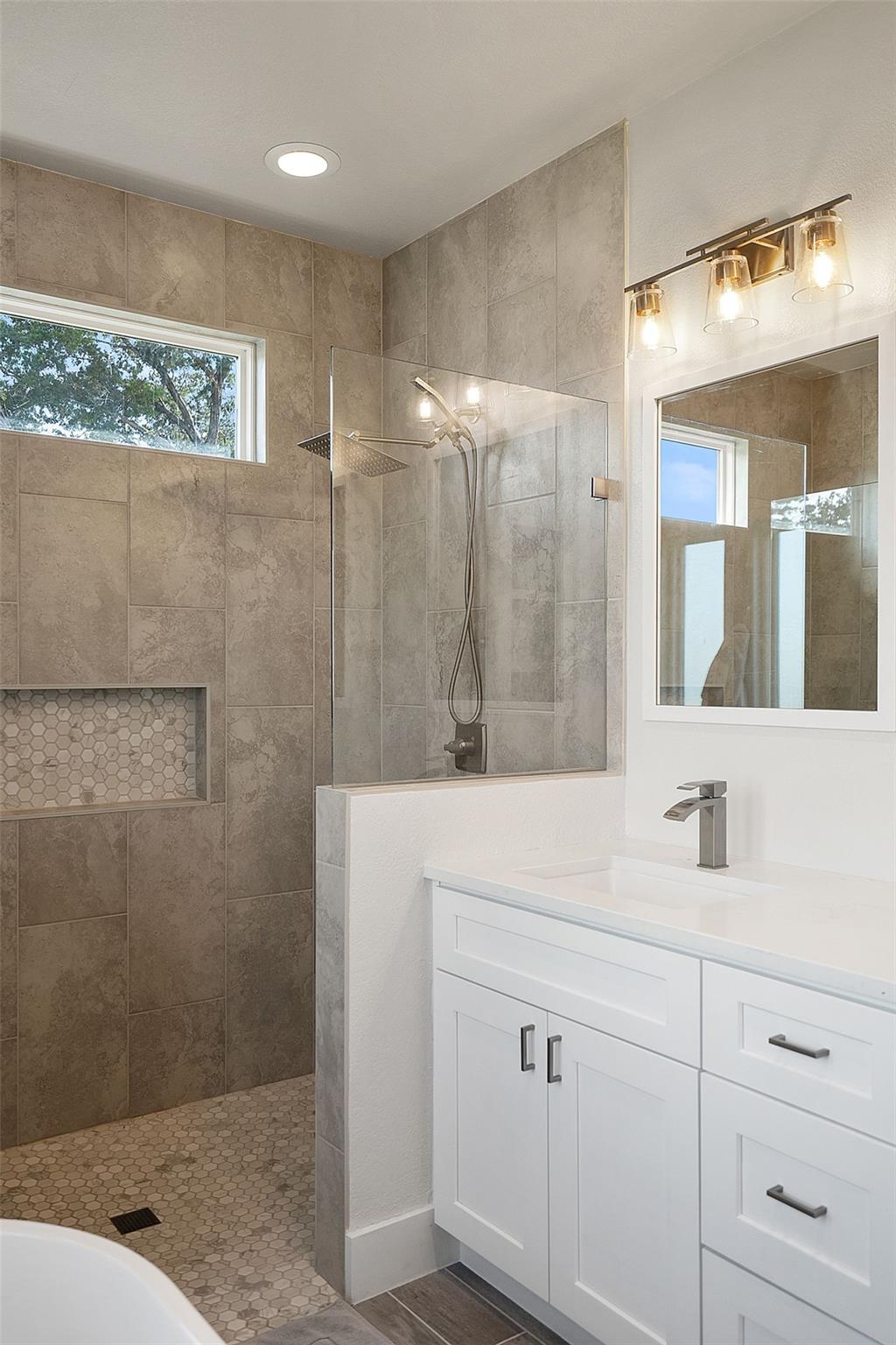 20704 Leaning Oak Dr, Lago Vista, TX 78645