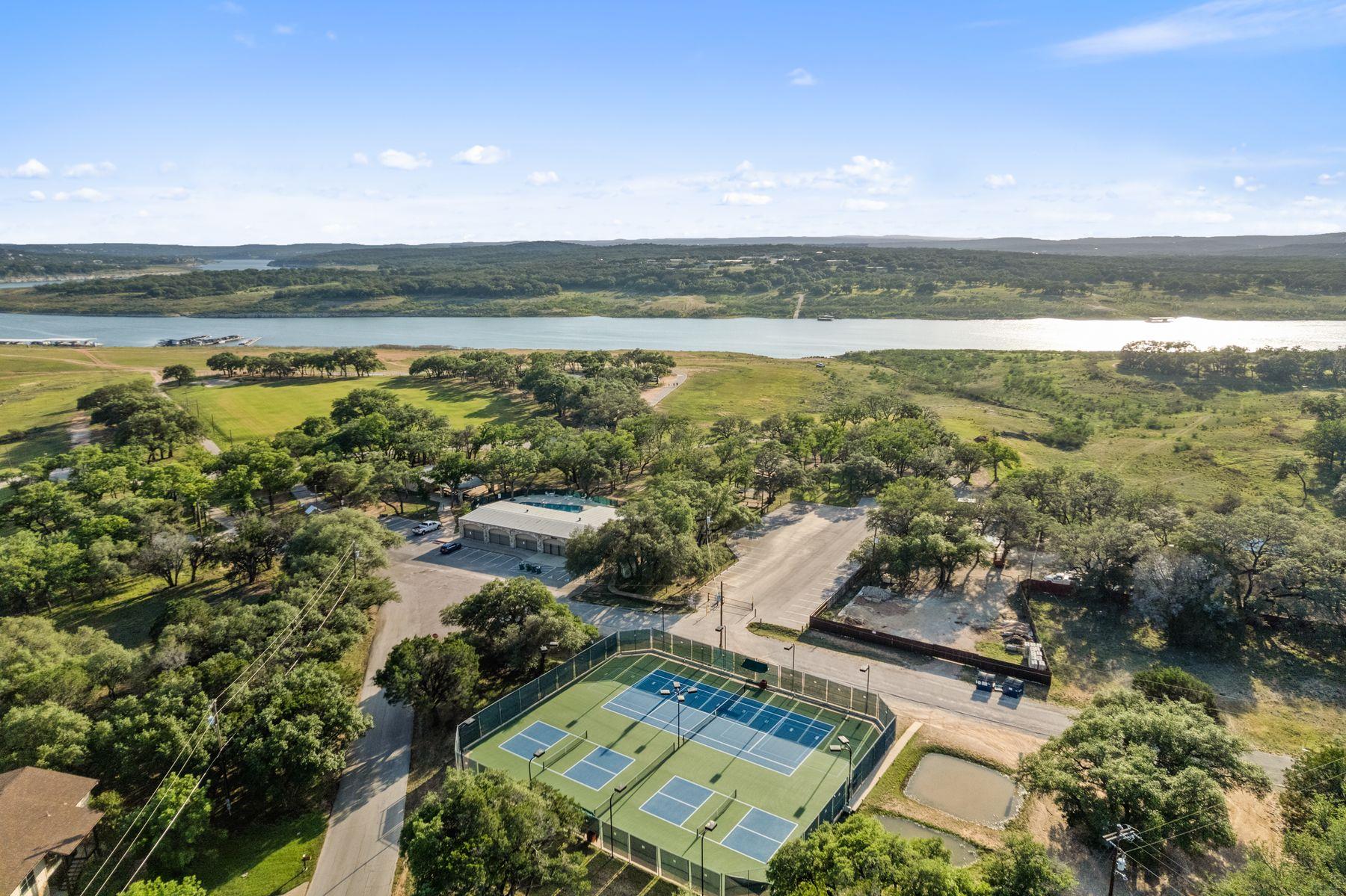 20704 Leaning Oak Dr, Lago Vista, TX 78645