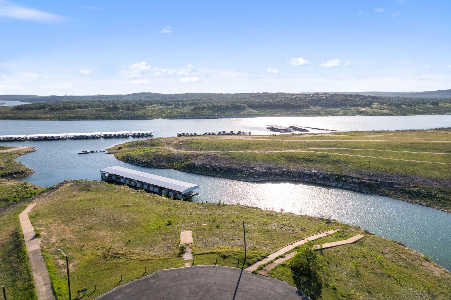 20704 Leaning Oak Dr, Lago Vista, TX 78645