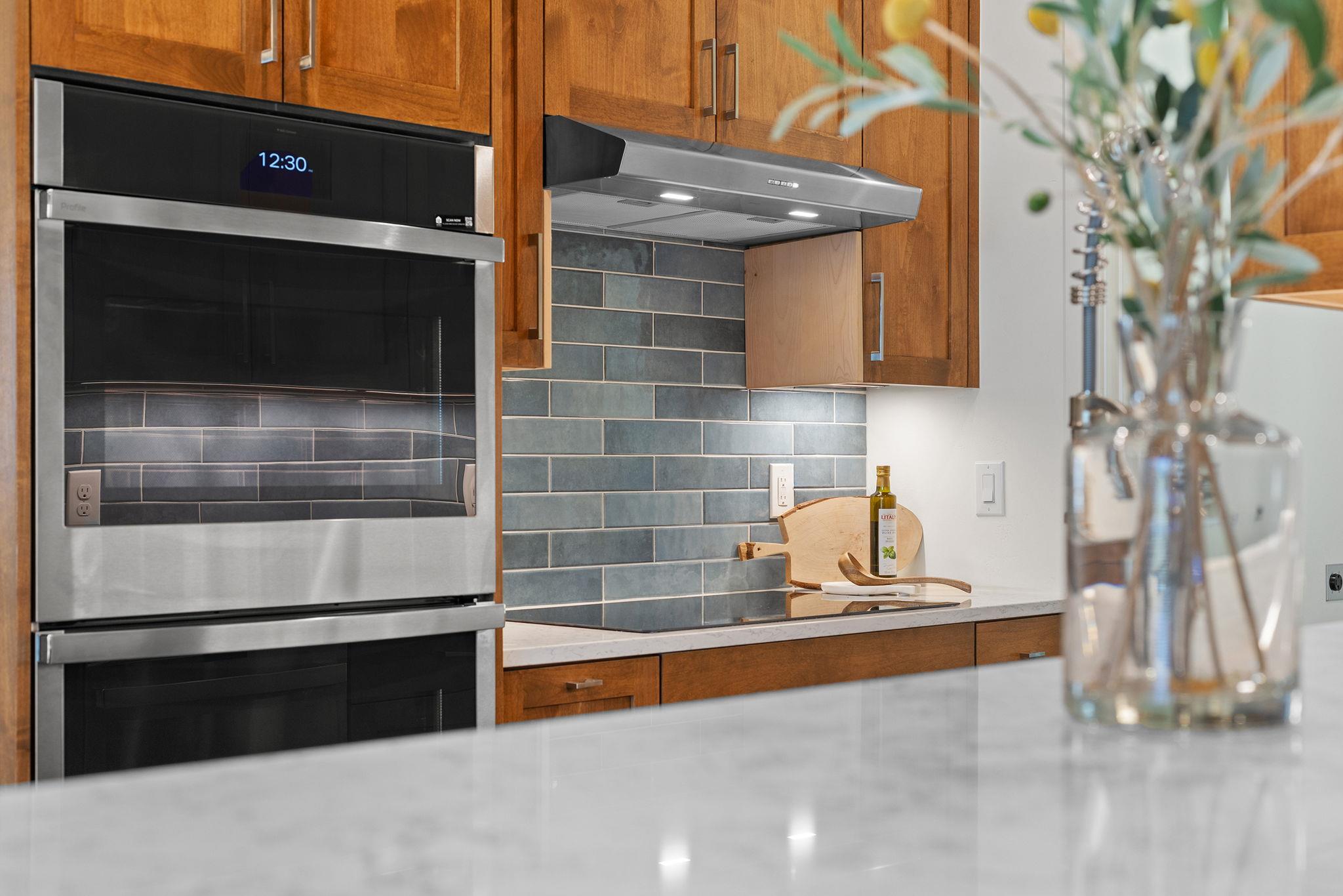 1110 Monterrey Oak Cir, Marble Falls, TX 78654