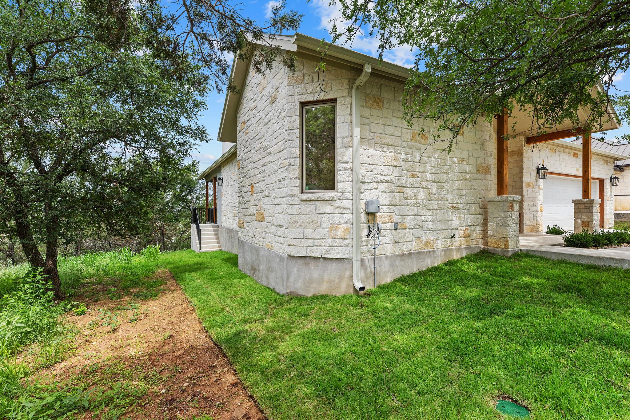 1110 Monterrey Oak Cir, Marble Falls, TX 78654