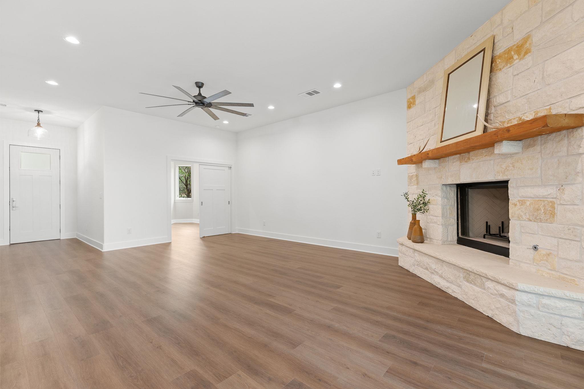 1110 Monterrey Oak Cir, Marble Falls, TX 78654