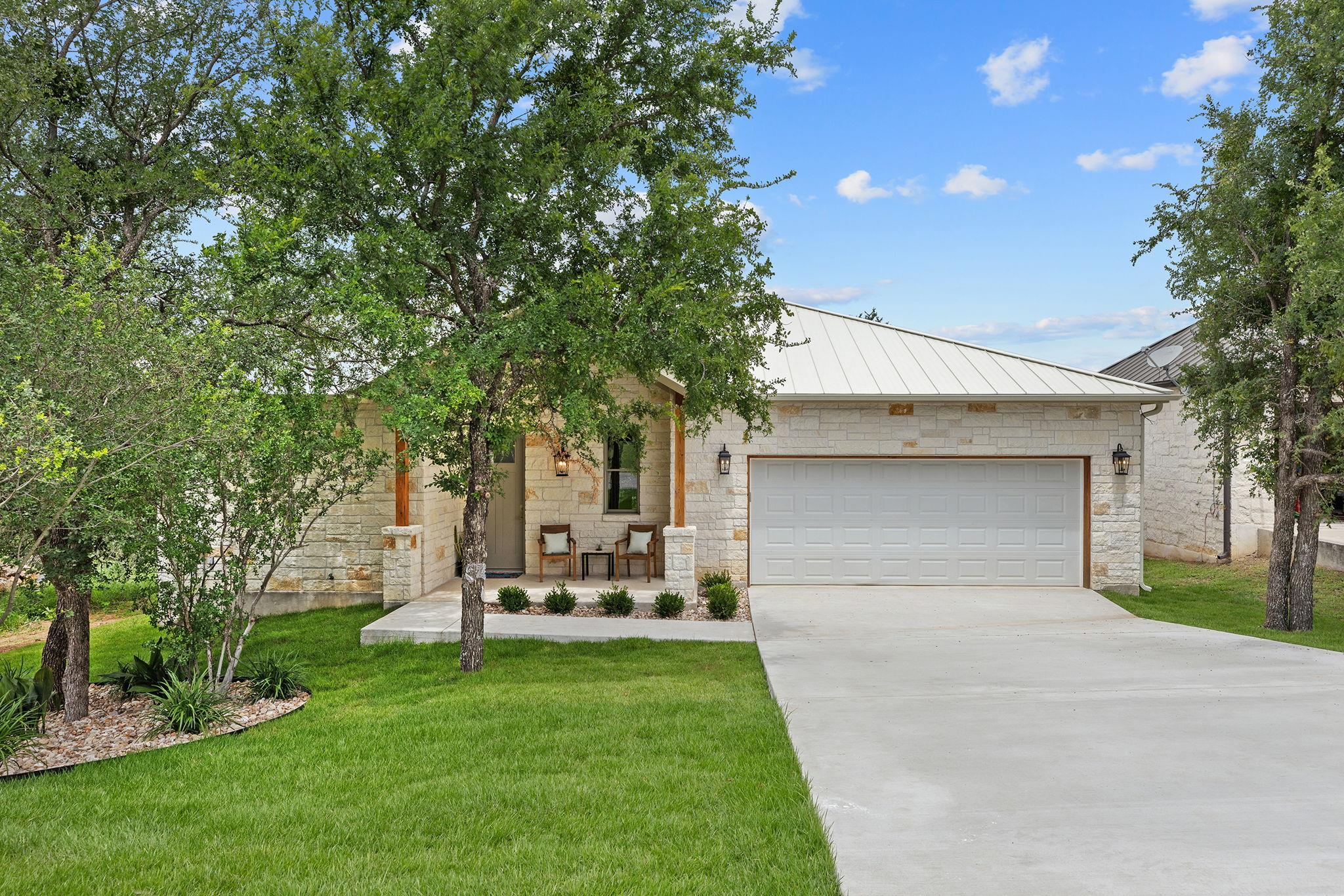 1110 Monterrey Oak Cir, Marble Falls, TX 78654