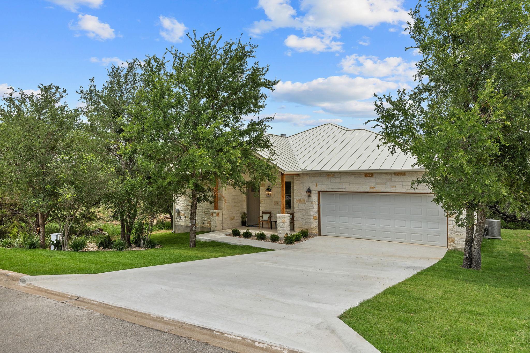 1110 Monterrey Oak Cir, Marble Falls, TX 78654