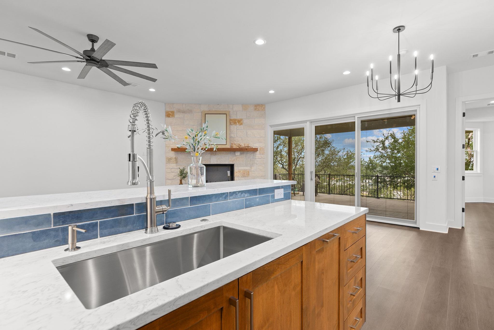 1110 Monterrey Oak Cir, Marble Falls, TX 78654