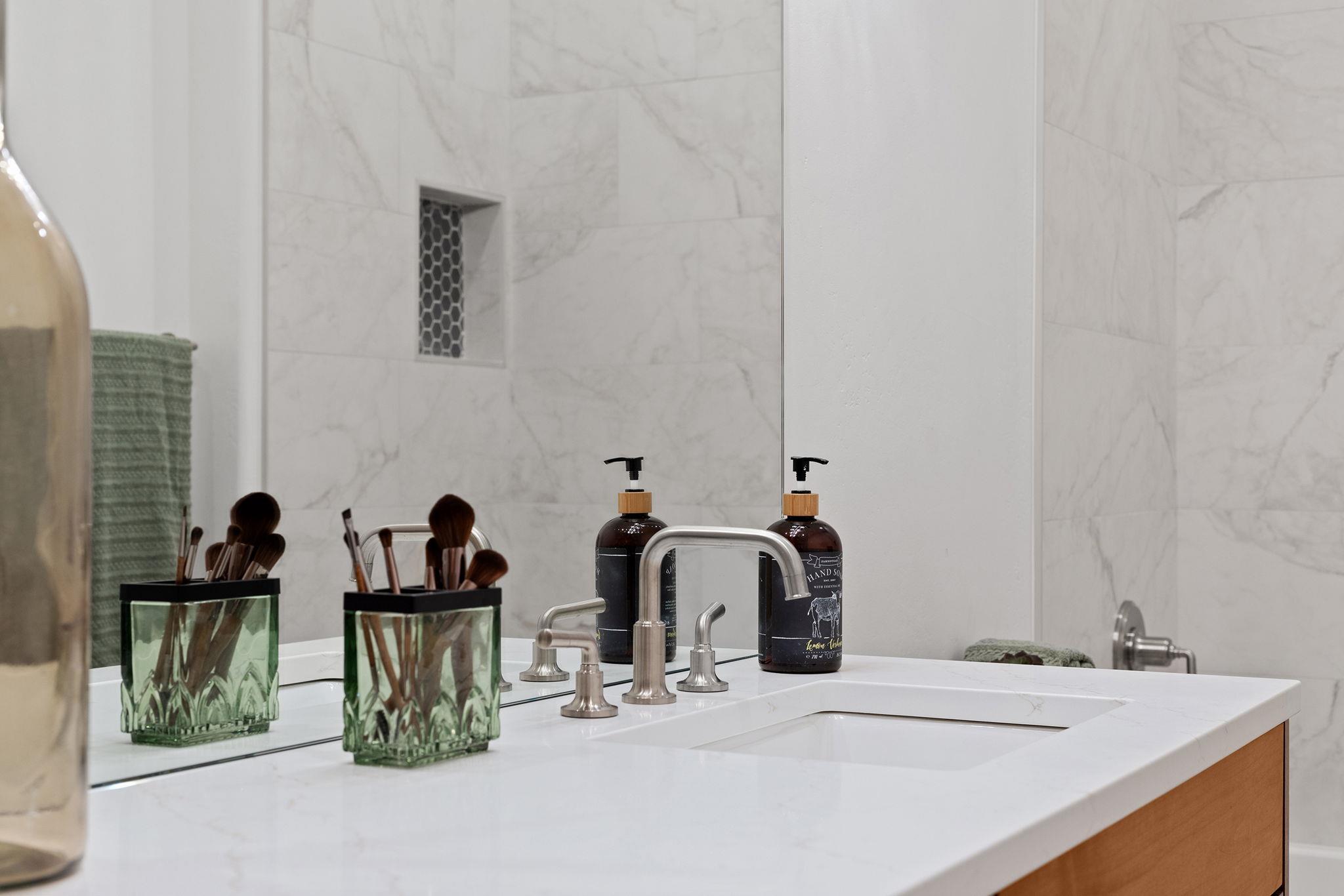 1110 Monterrey Oak Cir, Marble Falls, TX 78654