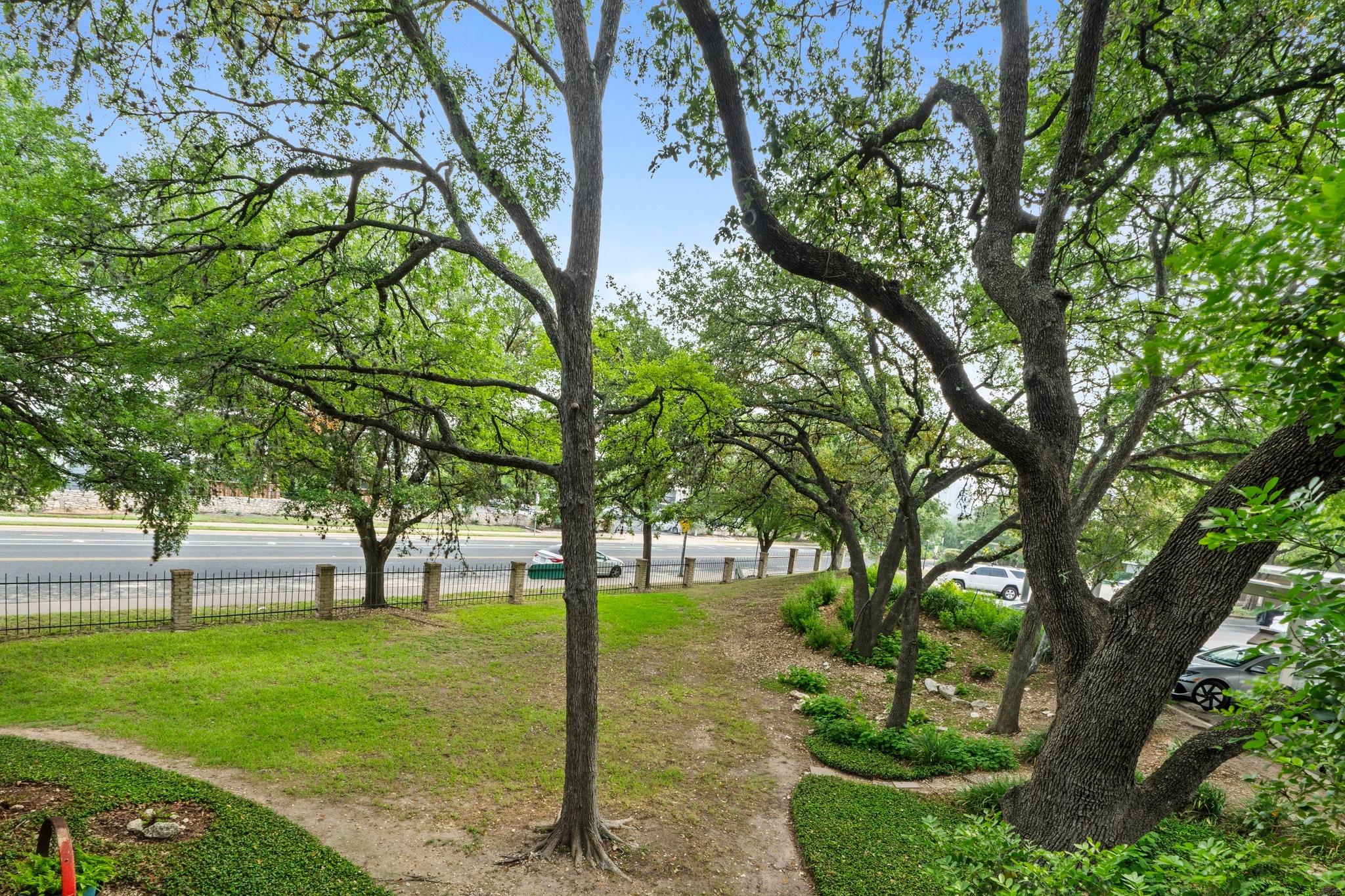 1135 Barton Hills Dr # 240, Austin, TX 78704