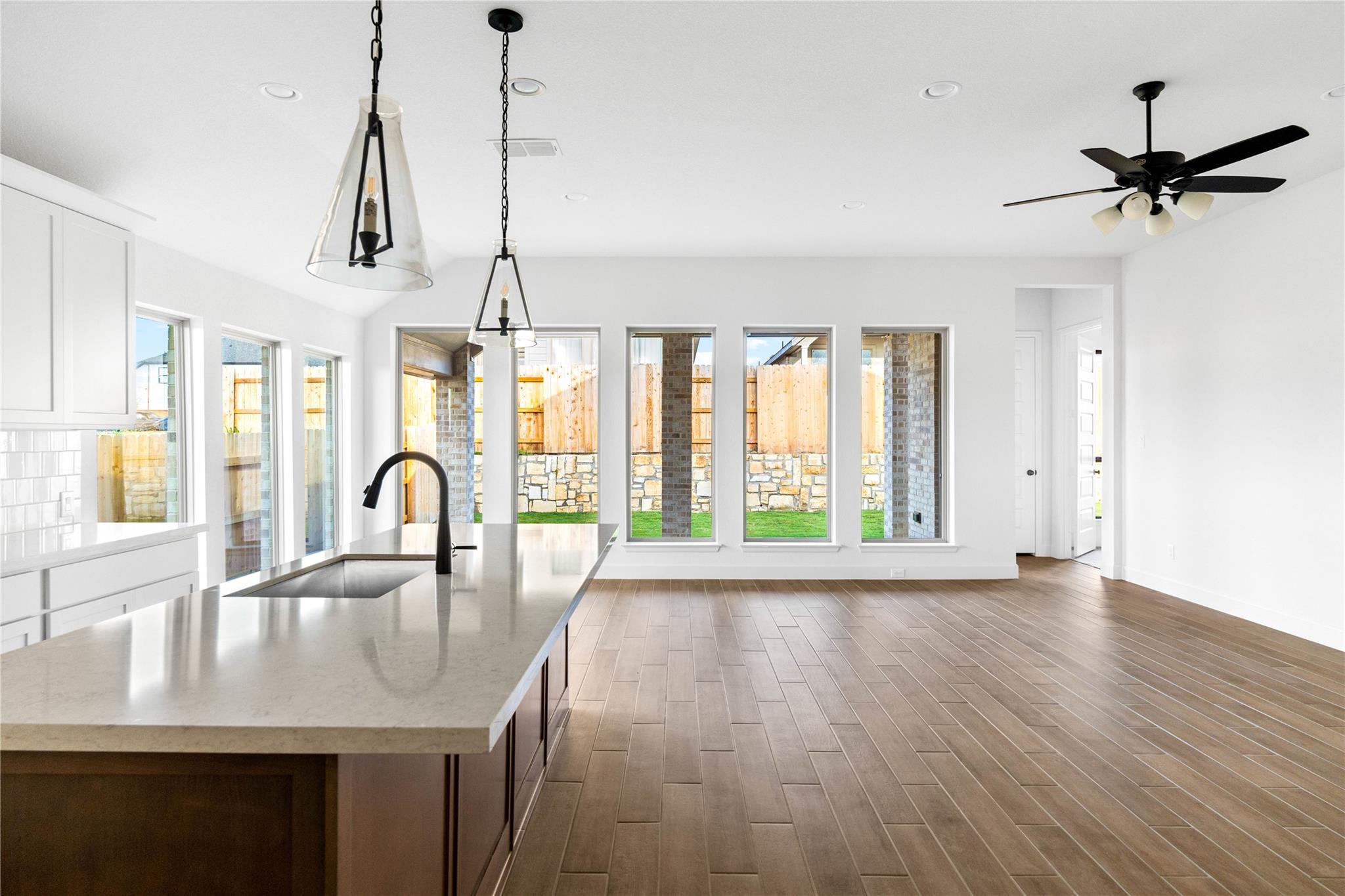 639 Bay Breeze Dr, Kyle, TX 78640