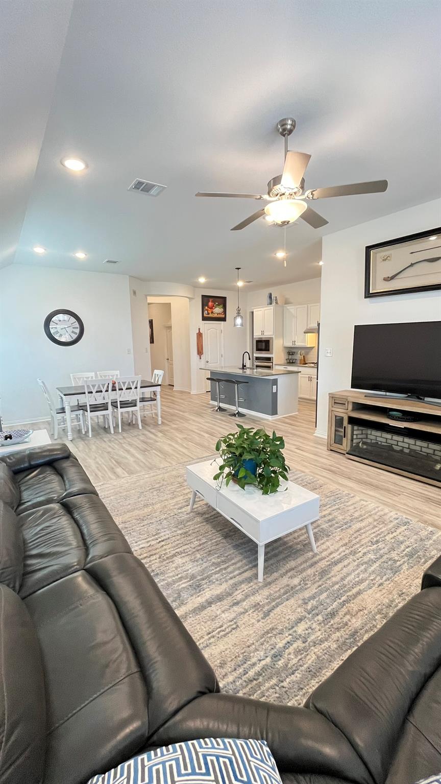 157 Monroe Dr, Kyle, TX 78640