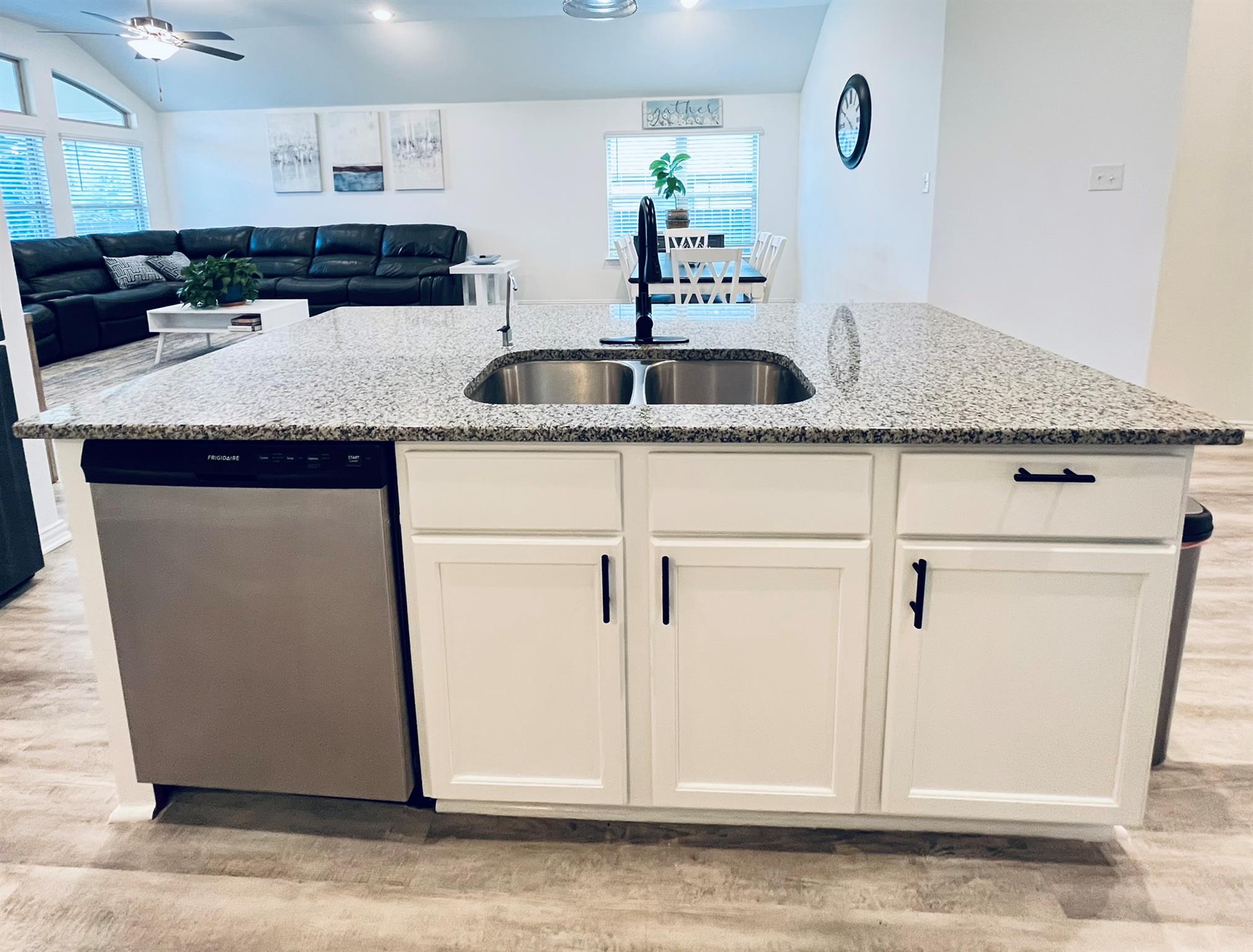 157 Monroe Dr, Kyle, TX 78640